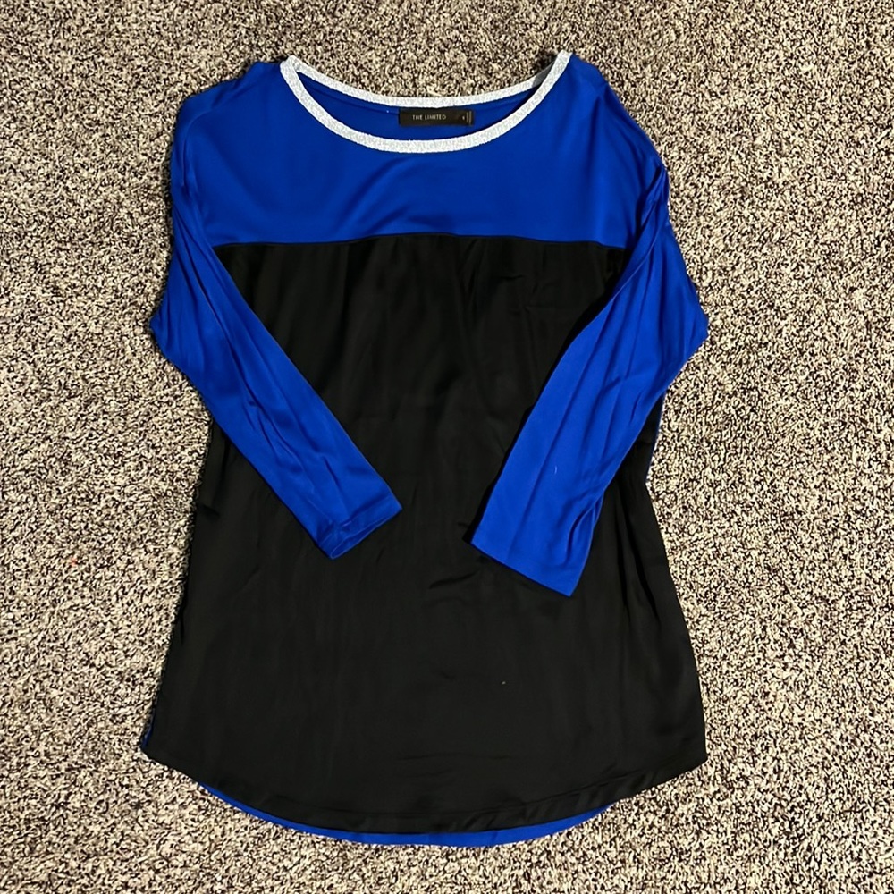The Limited quarter length shirt
